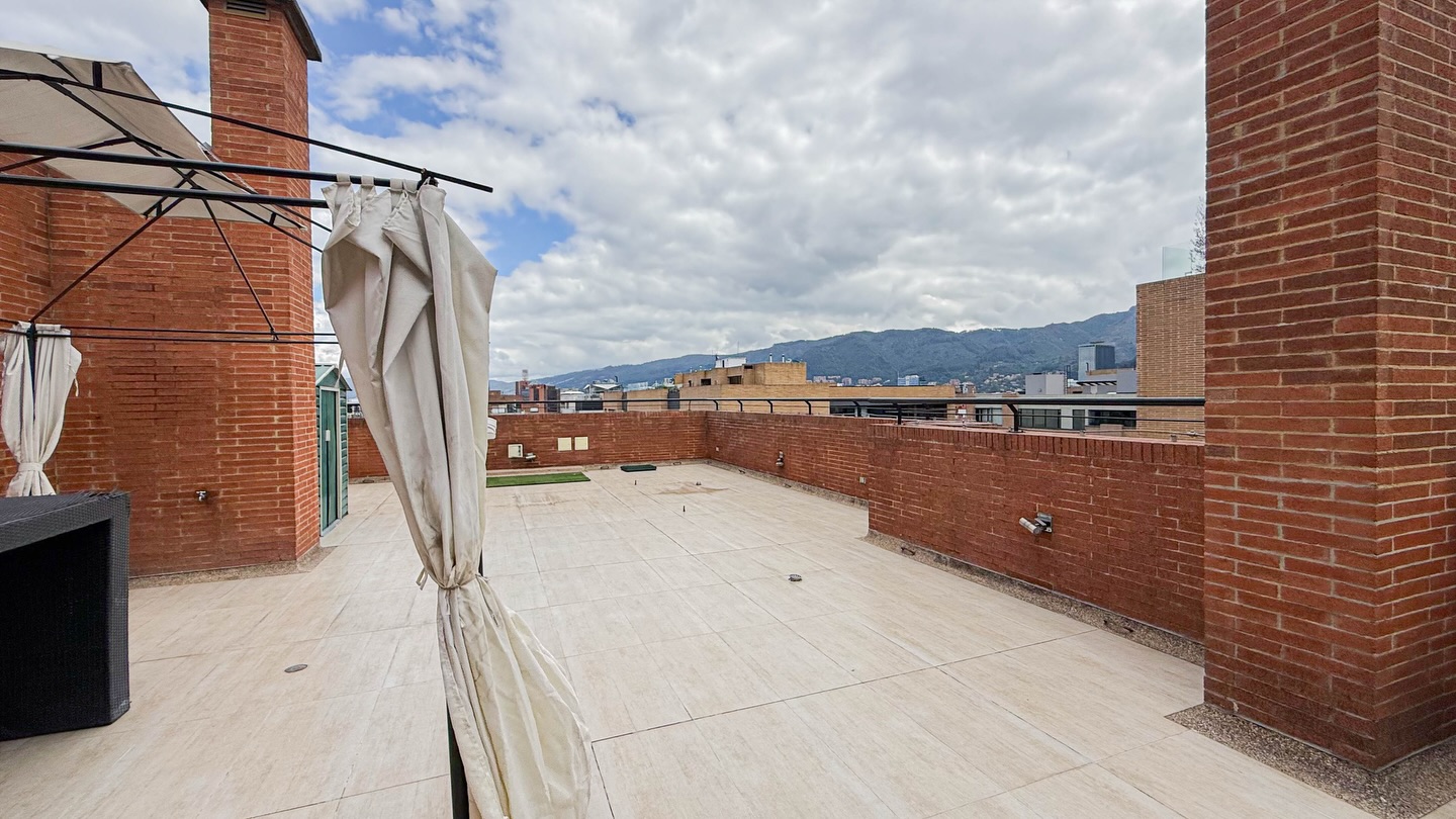 Terraza privada con vista a los cerros orientales